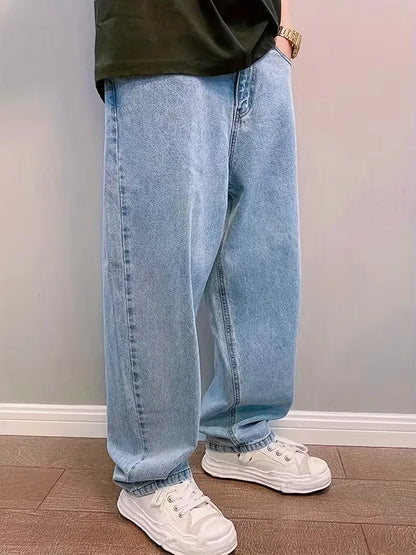 Loose fit jeans with mid-rise