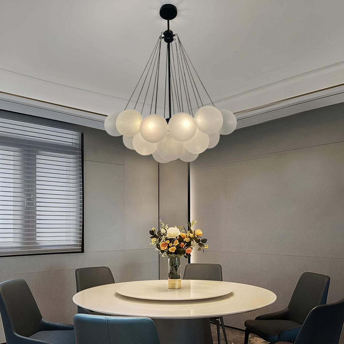 Skandinavisk pendellampe med matte glasskuler