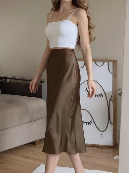 Jupe en satin avec fente haute