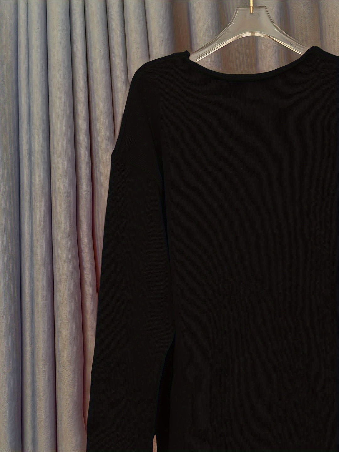 Xenia – Elegant Women's Pullover with V-Neck