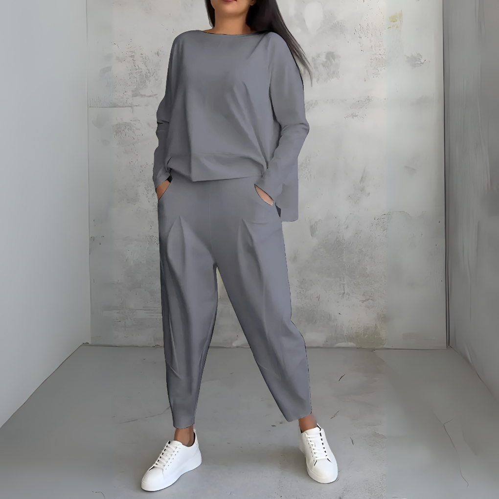 Conjunto deportivo de dos piezas con cuello redondo y mangas largas