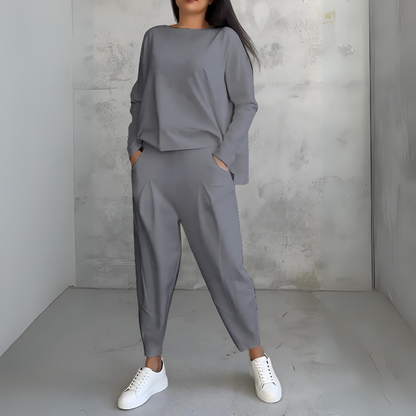 Conjunto deportivo de dos piezas con cuello redondo y mangas largas