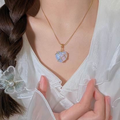 Fashionable Moonstone Necklace
