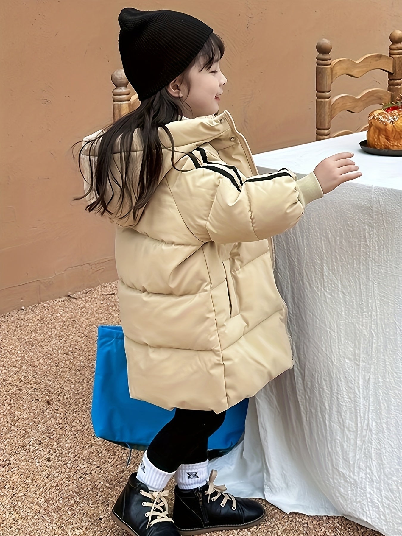 Die Winterjacke für Mädchen und Jungen mit gestreifter Schnürung und wattierter Jacke – Ollie