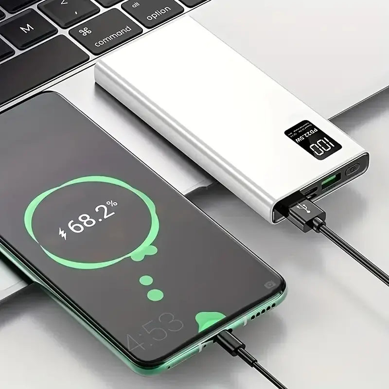 急速充電とデジタルバッテリー残量表示に対応した、大容量モバイルバッテリー