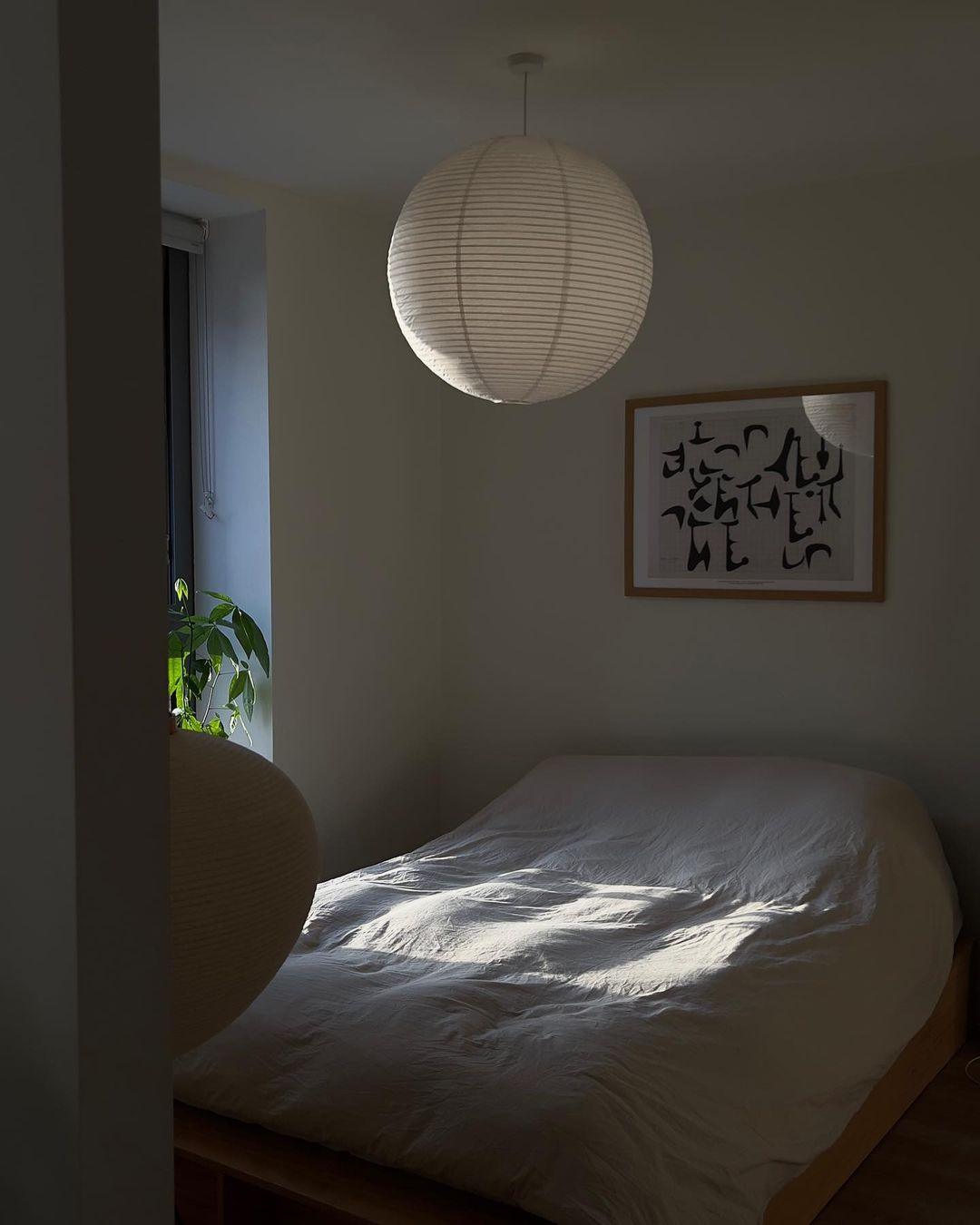 Lampă suspendată japoneză Akari – Elegantă și atemporală