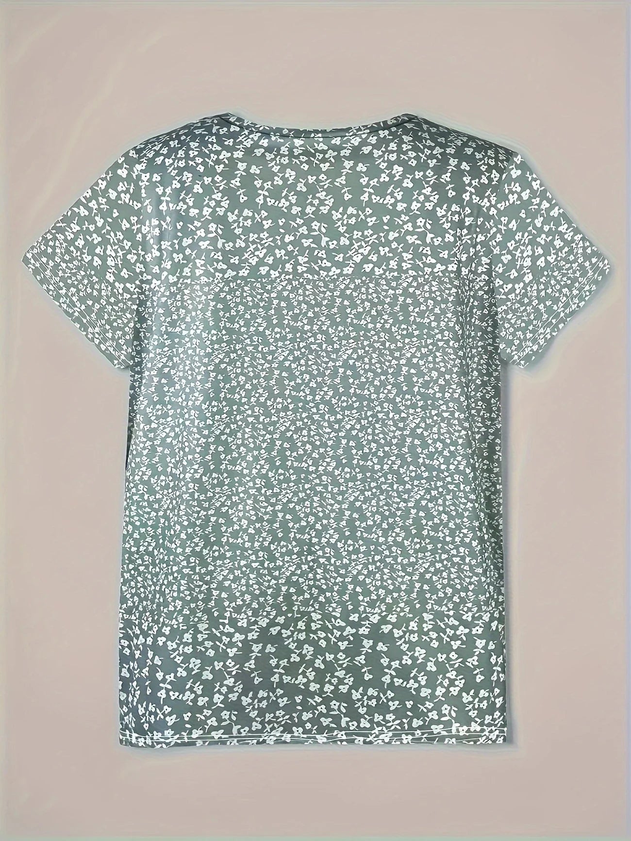 Alaia – Casual Summer Top with V-Neck, Button Closure, and Short Sleeves