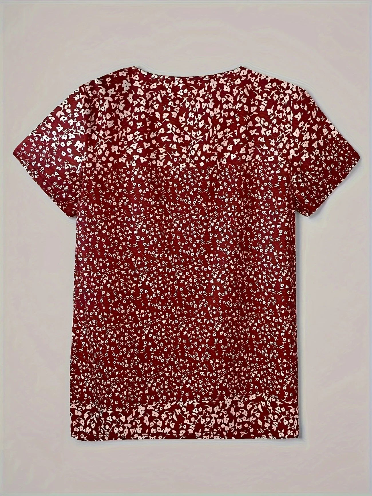 Alaia – Casual Summer Top with V-Neck, Button Closure, and Short Sleeves