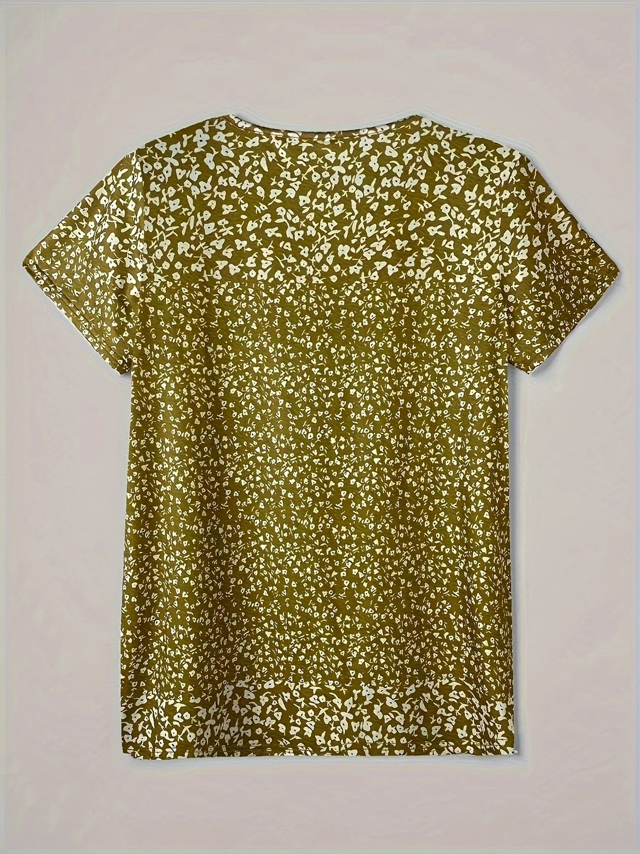 Alaia – Casual Summer Top with V-Neck, Button Closure, and Short Sleeves