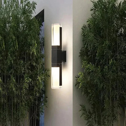 UrbanGlow - Minimalistische LED-Wandleuchte aus Aluminium und Acryl