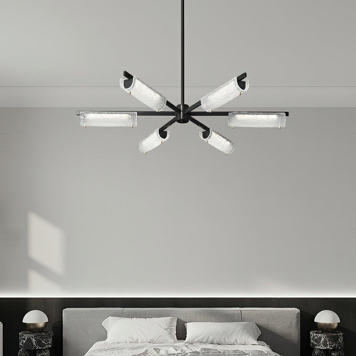 Lustre Amoslo en laiton noir – Design élégant