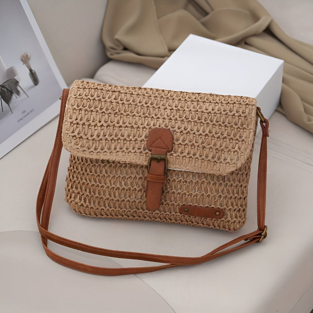 Mala de ombro entrançada para mulher, feita de palha, com alça ajustável, ideal para looks de verão