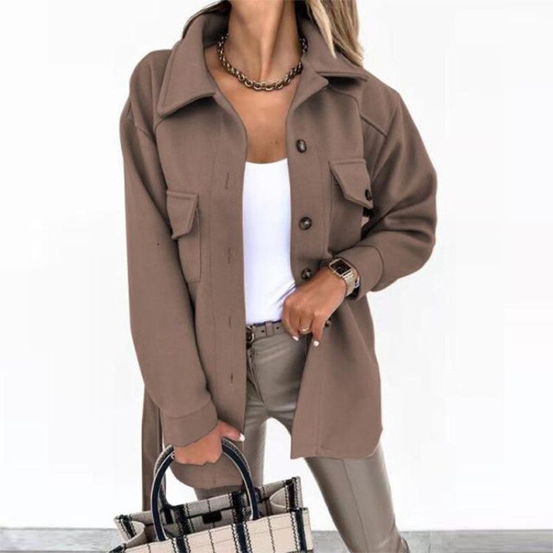 Arna - Stylish women's jacket with buttons and front pockets