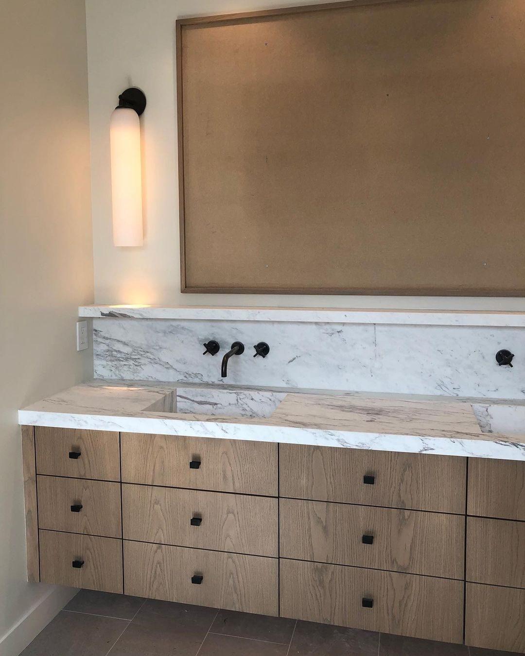 Cylindrical Glass Wall Lamp with Luxurious Finish – Decorative LED Sconce for Modern Interiors