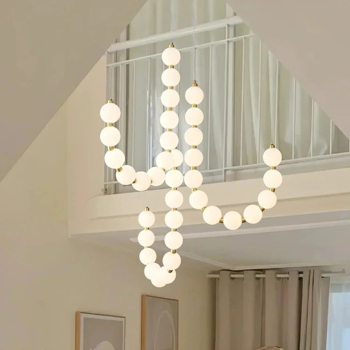Candelabru elegant și luxos, cu design unic