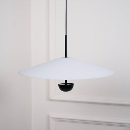 Candeeiro suspenso Ava Cone - Design minimalista e intemporal