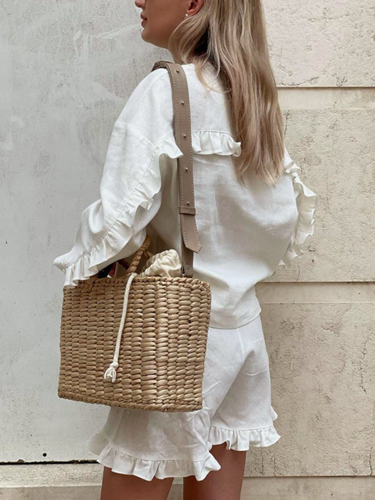 Pantaloni corti e camicetta da donna - Agnes