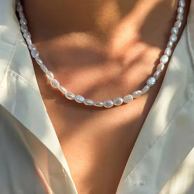 Baroque necklace with imitation pearls