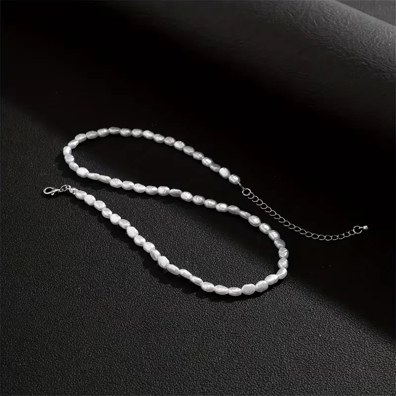Baroque necklace with imitation pearls