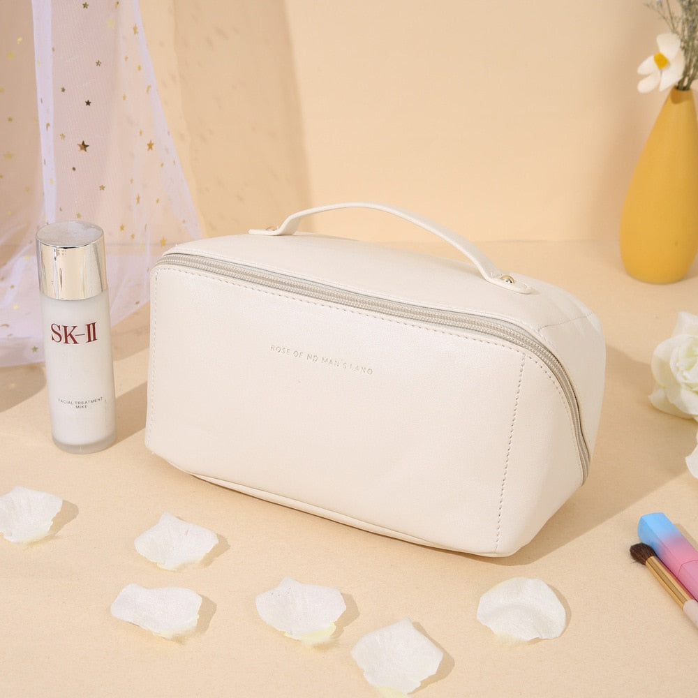 Beauty case for every trip - spacious and stylish