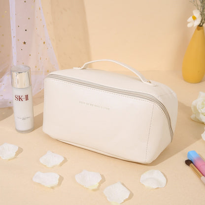Beauty case for every trip - spacious and stylish