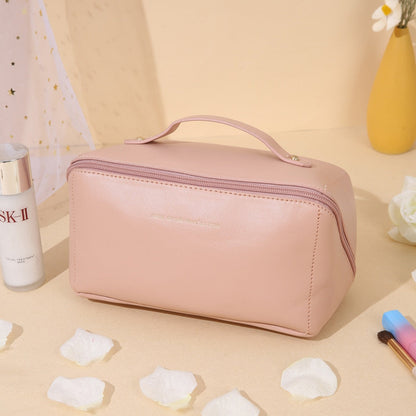 Beauty case for every trip - spacious and stylish