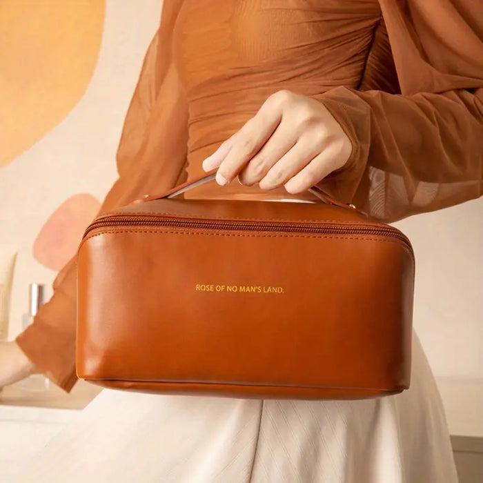 Beauty case for every trip - spacious and stylish