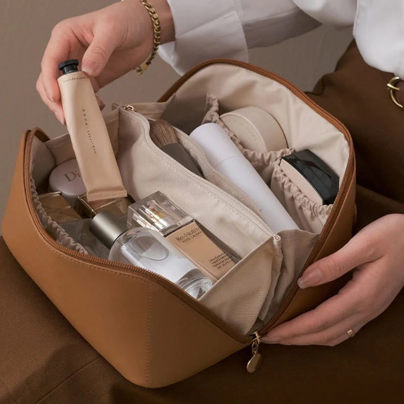 Beauty case for every trip - spacious and stylish