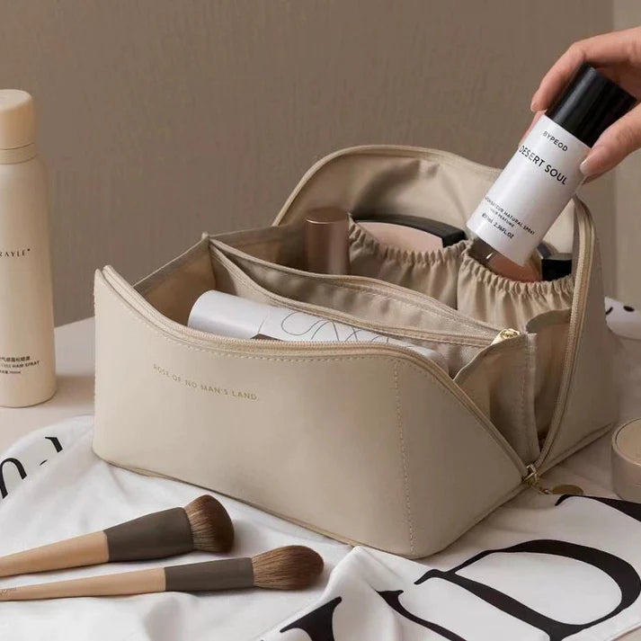 Beauty case for every trip - spacious and stylish
