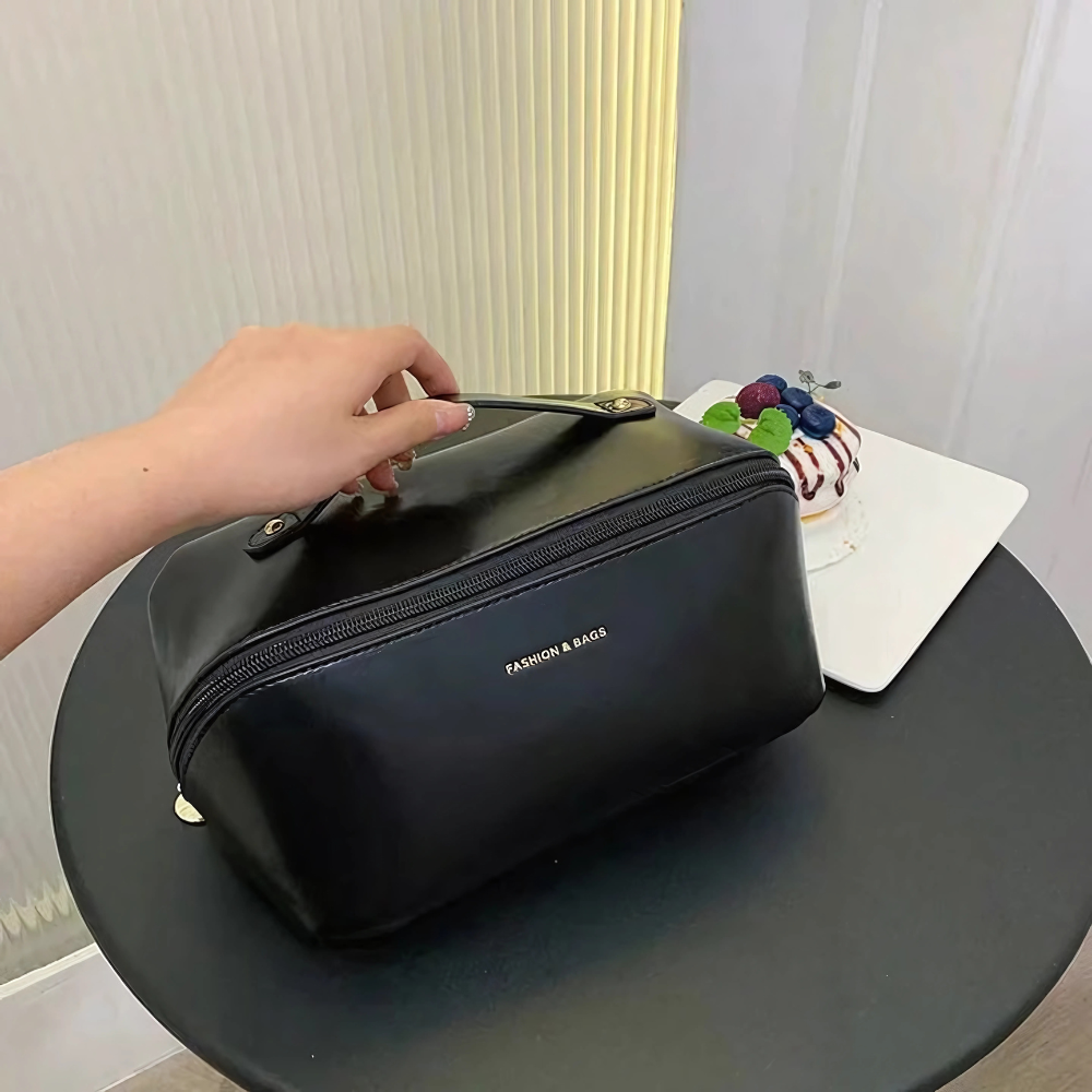 Beauty case for every trip - spacious and stylish