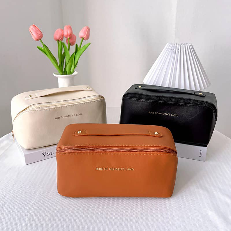 Beauty case for every trip - spacious and stylish