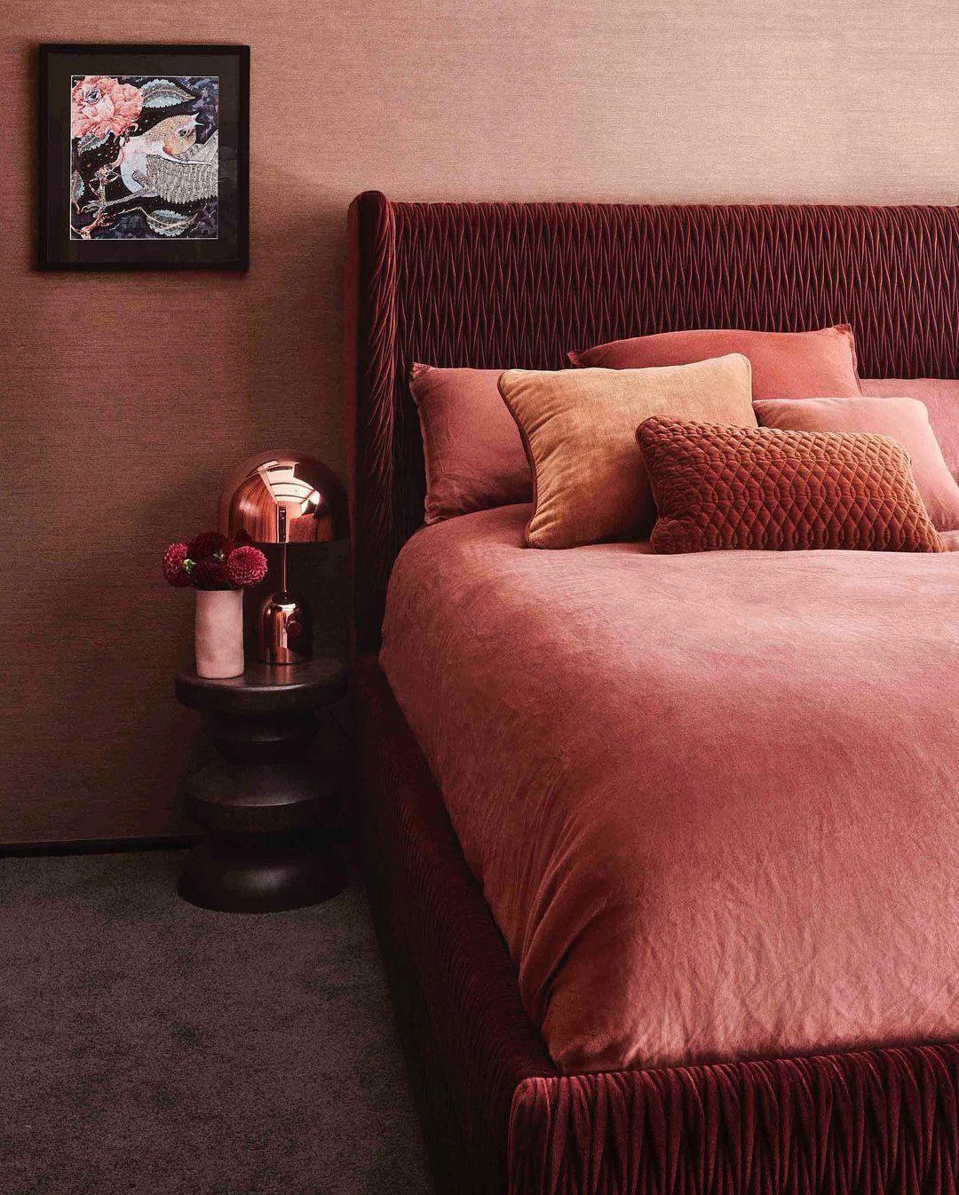 Bell-Inspired Table Lamp