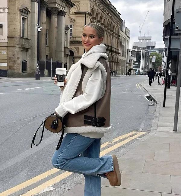 Bianca - Trendy winter vest with wide collar