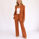 Traje de pantalón elegante para mujer con blazer entallado