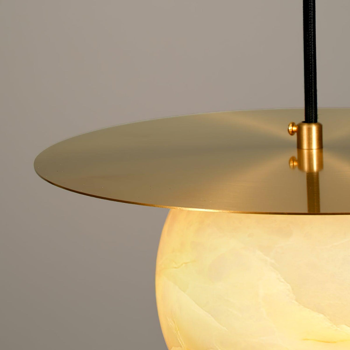 Lampă de masă sferică de lux din alamă și alabastru
