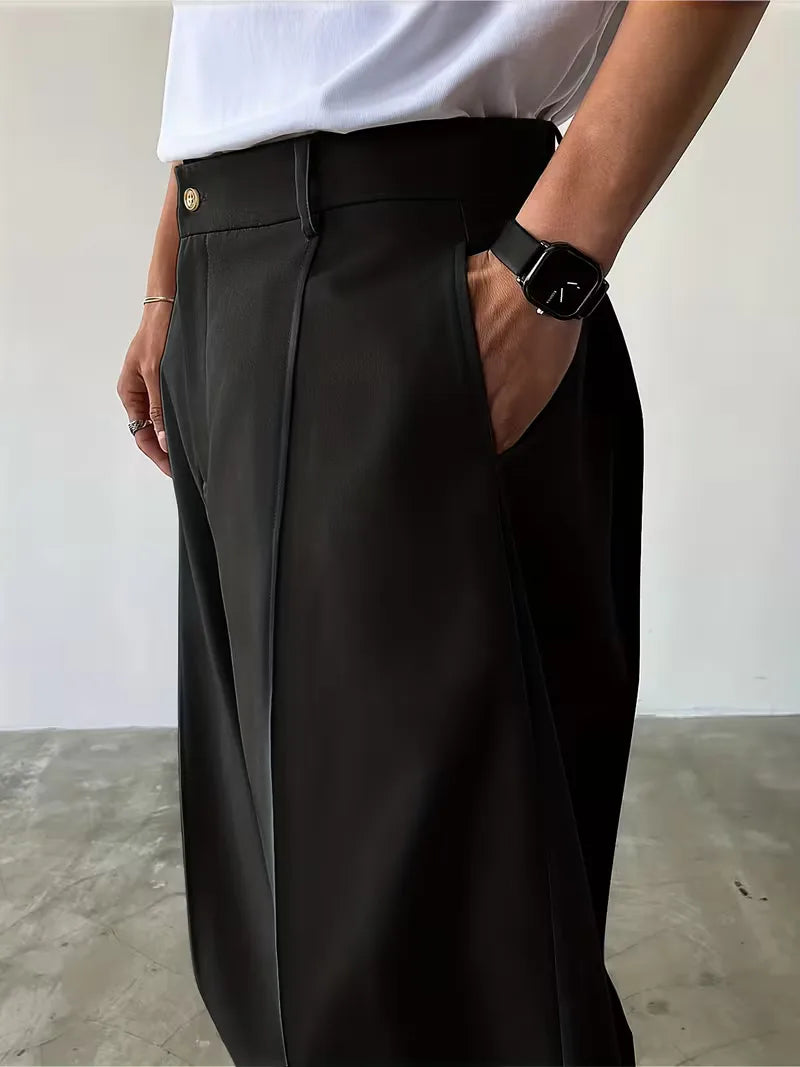 Pantalon plissé avec jambe droite ample