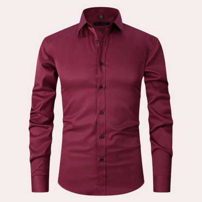 Camisa de hombre sin arrugas ni pliegues: práctica y elegante