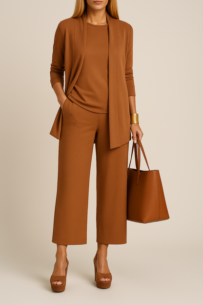 Stilvoller, eleganter Dreiteiler für Damen mit Blazer, Oberteil und Hose