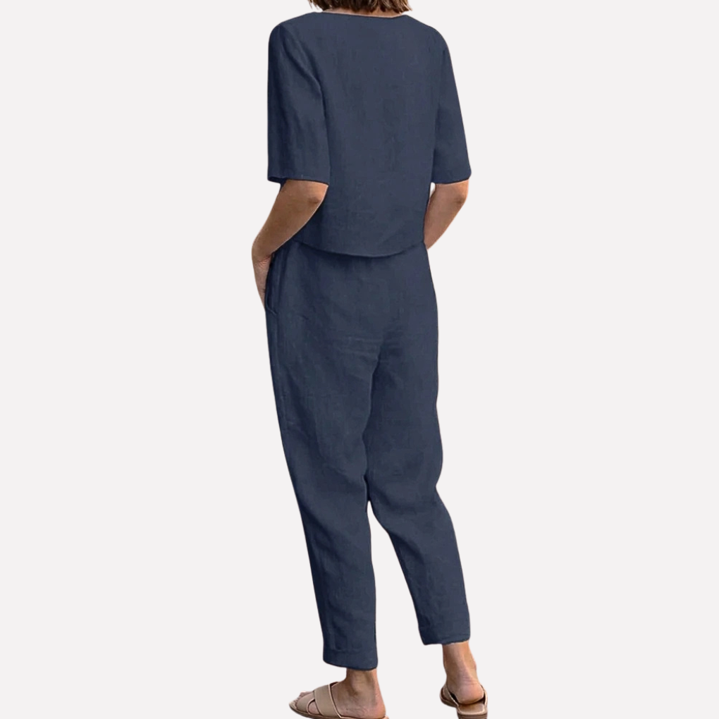 Damenoutfit mit passenden Accessoires