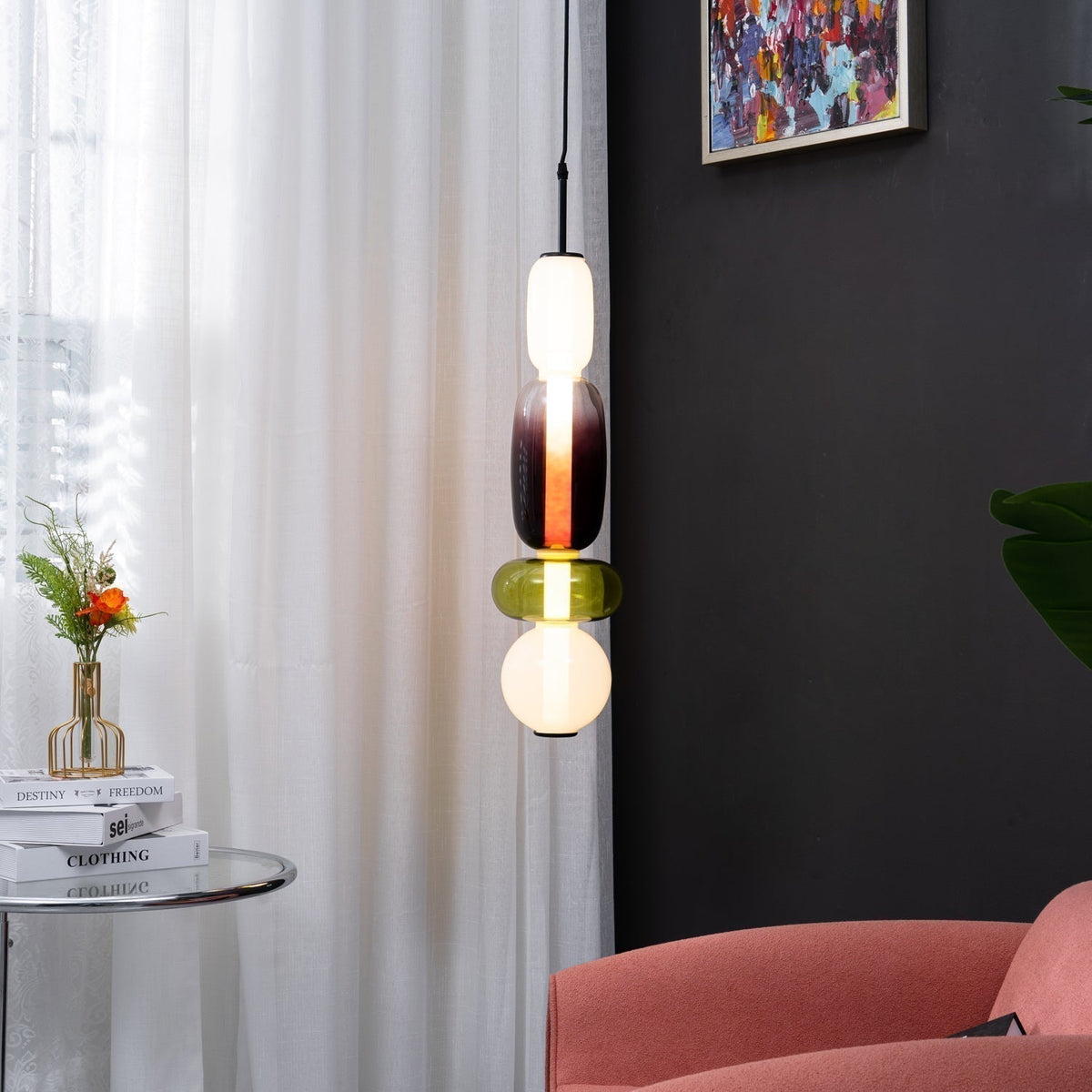 Závesná lampa s tienidlom z farebného skla – farebné LED osvetlenie