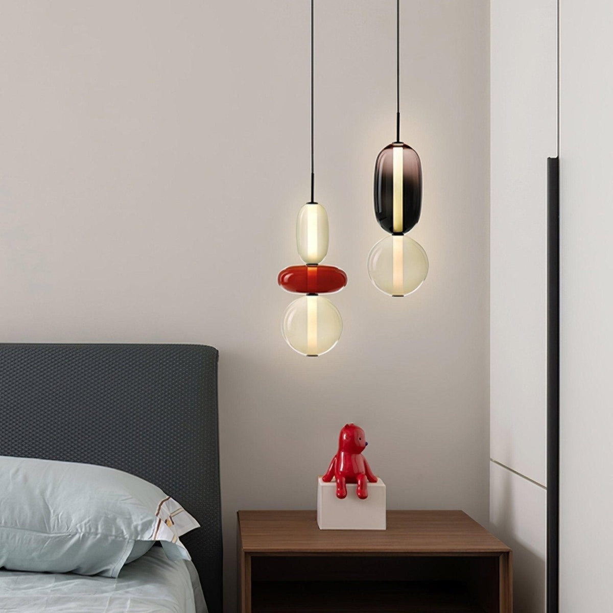 Závesná lampa s tienidlom z farebného skla – farebné LED osvetlenie