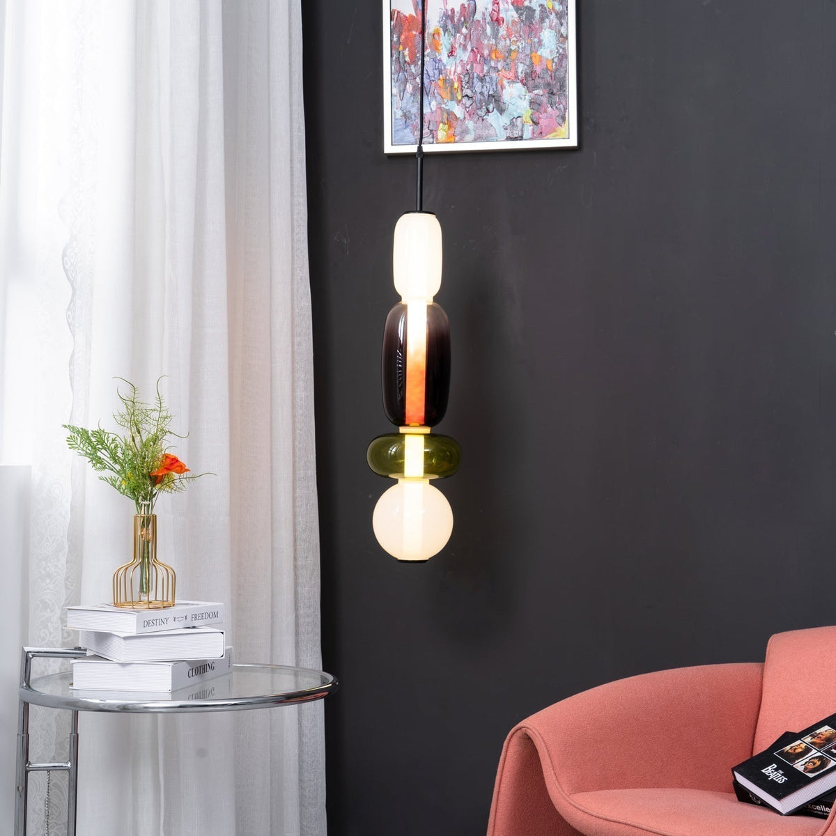Závesná lampa s tienidlom z farebného skla – farebné LED osvetlenie