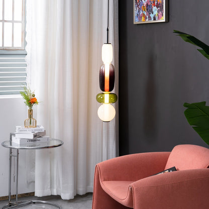 Závesná lampa s tienidlom z farebného skla – farebné LED osvetlenie