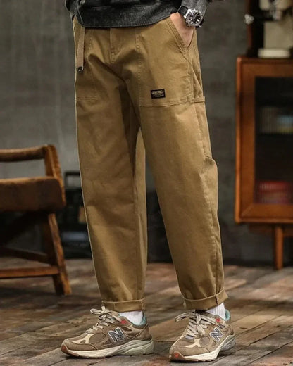 Cargo trousers with many pockets and rolled-up hems