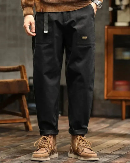 Cargo trousers with many pockets and rolled-up hems