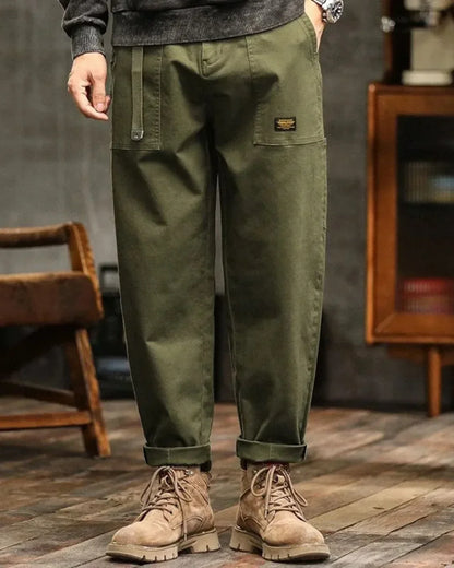 Cargo trousers with many pockets and rolled-up hems