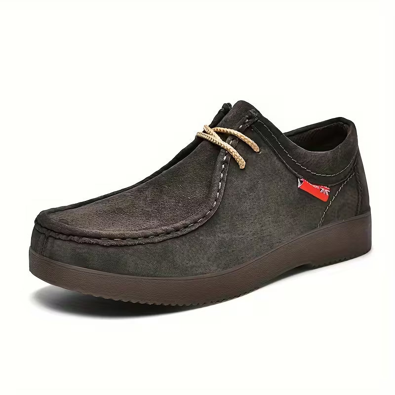 Casual shoes made of pigskin leather with non-slip rubber sole
