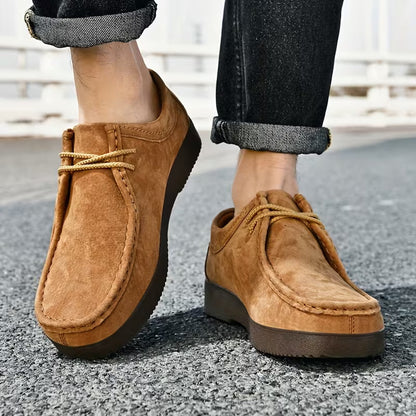 Casual shoes made of pigskin leather with non-slip rubber sole