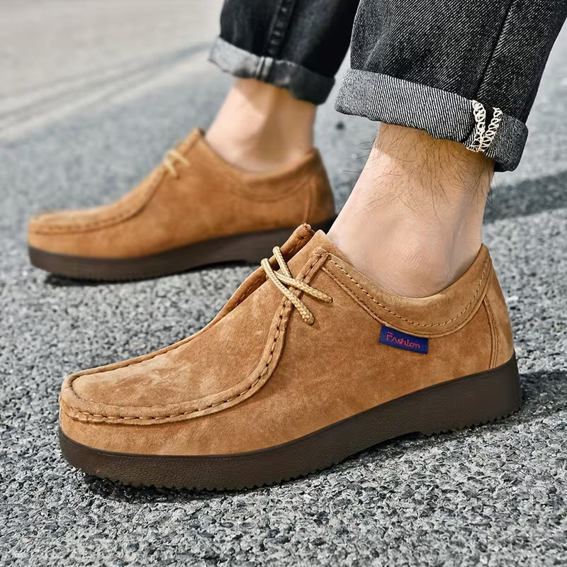 Casual shoes made of pigskin leather with non-slip rubber sole