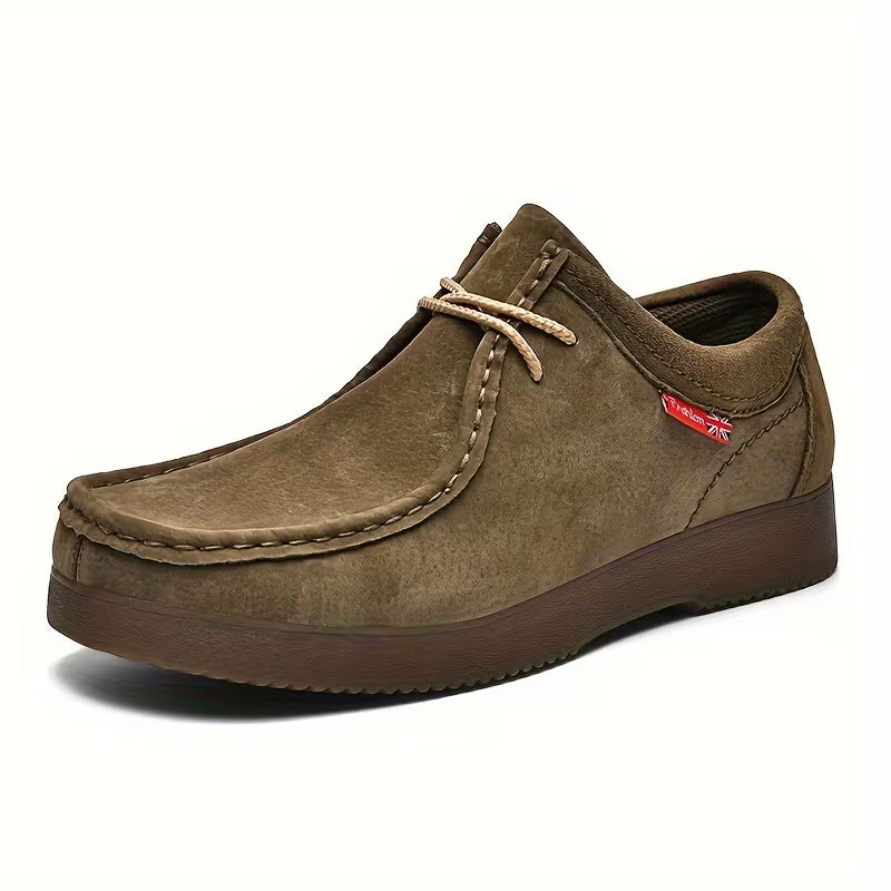 Casual shoes made of pigskin leather with non-slip rubber sole